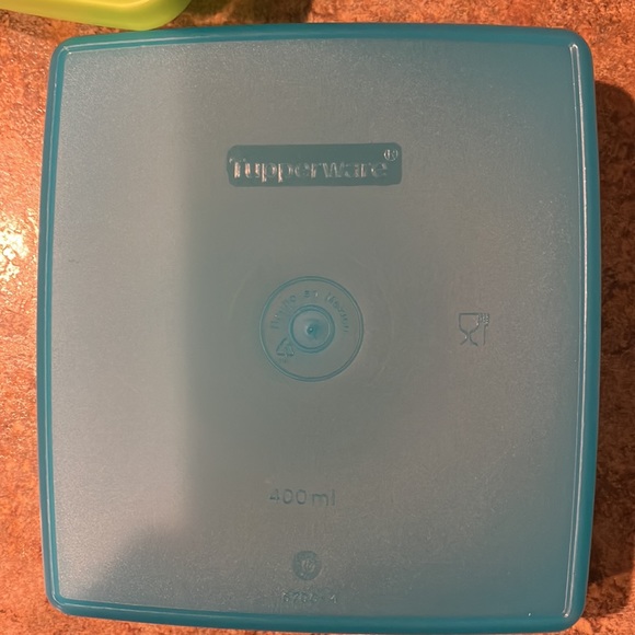 Tupperware sandwich storage - Picture 4 of 4